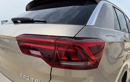 Volkswagen T-Roc I, 2023 год, 1 860 000 рублей, 8 фотография