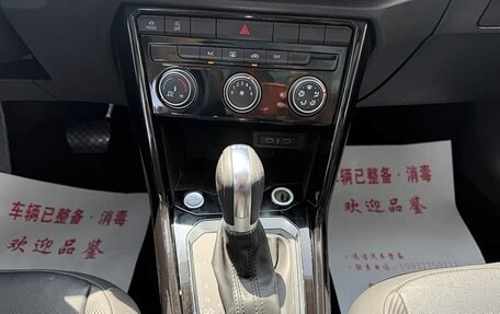 Volkswagen T-Roc I, 2023 год, 1 860 000 рублей, 13 фотография
