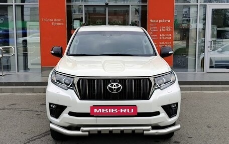 Toyota Land Cruiser Prado 150 рестайлинг 2, 2020 год, 6 300 000 рублей, 2 фотография