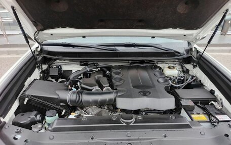 Toyota Land Cruiser Prado 150 рестайлинг 2, 2020 год, 6 300 000 рублей, 11 фотография