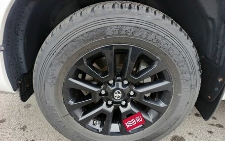 Toyota Land Cruiser Prado 150 рестайлинг 2, 2020 год, 6 300 000 рублей, 10 фотография