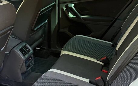 Volkswagen Tiguan II, 2019 год, 2 100 000 рублей, 16 фотография