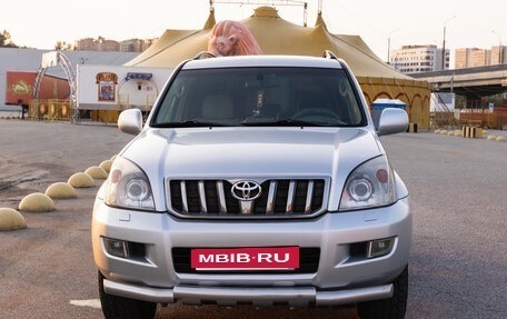 Toyota Land Cruiser Prado 120 рестайлинг, 2007 год, 2 000 000 рублей, 2 фотография