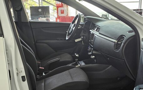 KIA Rio IV, 2019 год, 1 385 000 рублей, 17 фотография