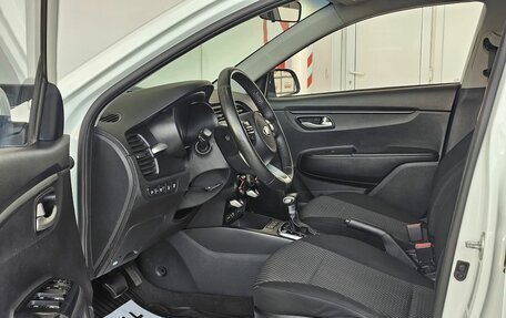 KIA Rio IV, 2019 год, 1 385 000 рублей, 10 фотография