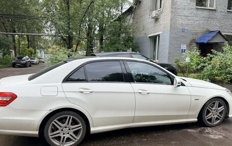 Mercedes-Benz E-Класс, 2012 год, 900 000 рублей, 3 фотография