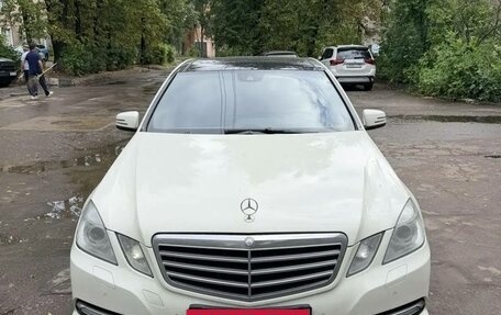 Mercedes-Benz E-Класс, 2012 год, 900 000 рублей, 2 фотография