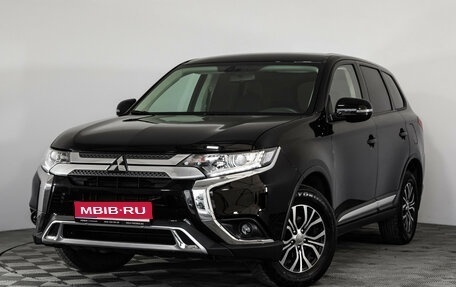 Mitsubishi Outlander III рестайлинг 3, 2018 год, 2 299 000 рублей, 1 фотография