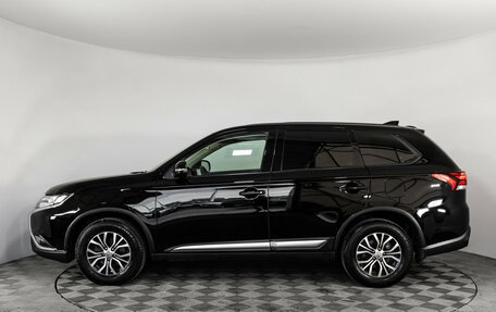Mitsubishi Outlander III рестайлинг 3, 2018 год, 2 299 000 рублей, 8 фотография