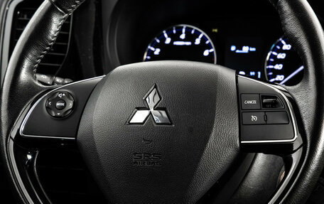 Mitsubishi Outlander III рестайлинг 3, 2018 год, 2 299 000 рублей, 11 фотография