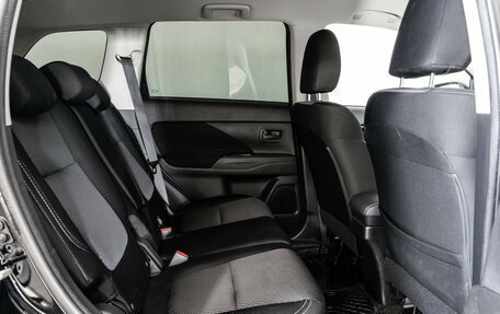 Mitsubishi Outlander III рестайлинг 3, 2018 год, 2 299 000 рублей, 16 фотография