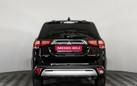 Mitsubishi Outlander III рестайлинг 3, 2018 год, 2 299 000 рублей, 6 фотография