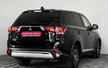 Mitsubishi Outlander III рестайлинг 3, 2018 год, 2 299 000 рублей, 5 фотография