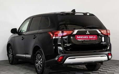 Mitsubishi Outlander III рестайлинг 3, 2018 год, 2 299 000 рублей, 7 фотография
