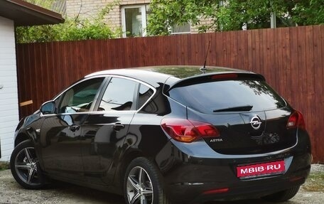 Opel Astra J, 2012 год, 650 000 рублей, 1 фотография