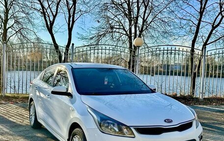 KIA Rio IV, 2018 год, 950 000 рублей, 2 фотография