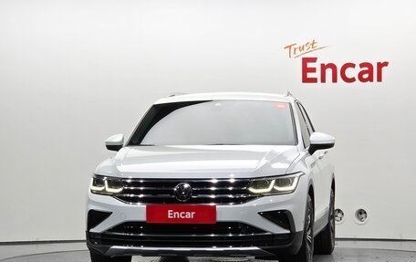 Volkswagen Tiguan II, 2023 год, 3 470 000 рублей, 2 фотография