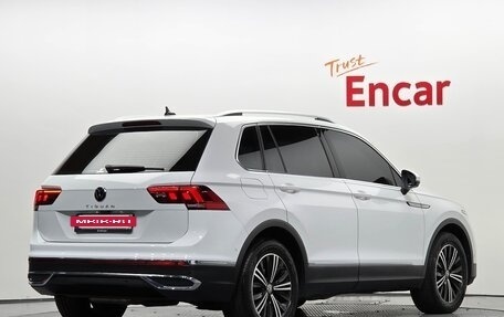 Volkswagen Tiguan II, 2023 год, 3 470 000 рублей, 3 фотография