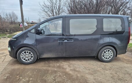 Hyundai Staria, 2022 год, 4 550 000 рублей, 3 фотография