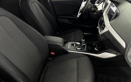 BMW 1 серия, 2020 год, 2 100 000 рублей, 12 фотография
