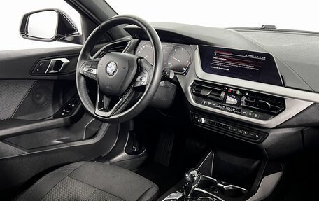 BMW 1 серия, 2020 год, 2 100 000 рублей, 13 фотография