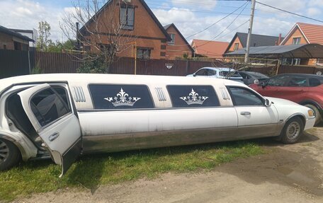 Lincoln Town Car III рестайлинг, 1999 год, 350 000 рублей, 1 фотография