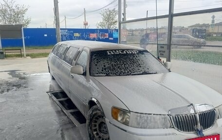Lincoln Town Car III рестайлинг, 1999 год, 350 000 рублей, 2 фотография