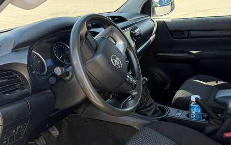 Toyota Hilux VIII, 2019 год, 3 500 000 рублей, 11 фотография