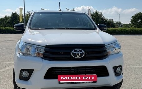 Toyota Hilux VIII, 2019 год, 3 500 000 рублей, 2 фотография
