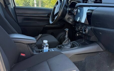 Toyota Hilux VIII, 2019 год, 3 500 000 рублей, 12 фотография