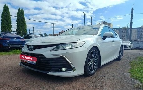 Toyota Camry, 2021 год, 3 341 650 рублей, 2 фотография