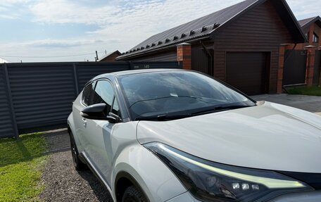 Toyota C-HR I рестайлинг, 2021 год, 2 800 000 рублей, 2 фотография