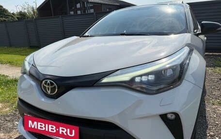 Toyota C-HR I рестайлинг, 2021 год, 2 800 000 рублей, 3 фотография