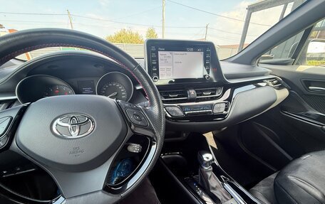 Toyota C-HR I рестайлинг, 2021 год, 2 800 000 рублей, 10 фотография