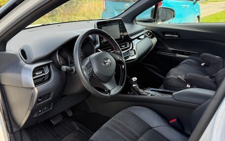Toyota C-HR I рестайлинг, 2021 год, 2 800 000 рублей, 11 фотография