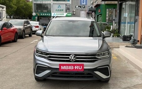 Volkswagen Tiguan II, 2023 год, 1 860 000 рублей, 2 фотография