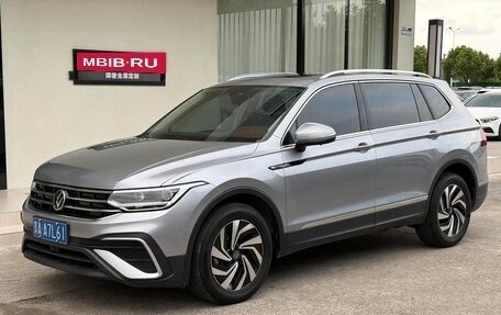 Volkswagen Tiguan II, 2023 год, 1 860 000 рублей, 3 фотография