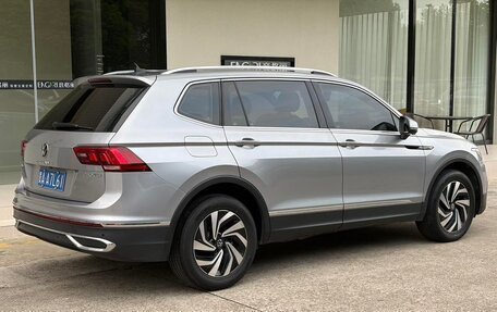 Volkswagen Tiguan II, 2023 год, 1 860 000 рублей, 5 фотография