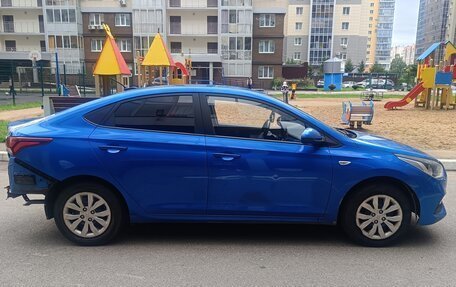 Hyundai Solaris II рестайлинг, 2017 год, 900 000 рублей, 11 фотография