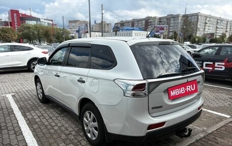 Mitsubishi Outlander III рестайлинг 3, 2014 год, 1 351 000 рублей, 8 фотография