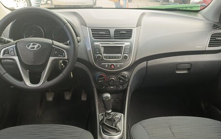 Hyundai Solaris II рестайлинг, 2015 год, 750 000 рублей, 9 фотография