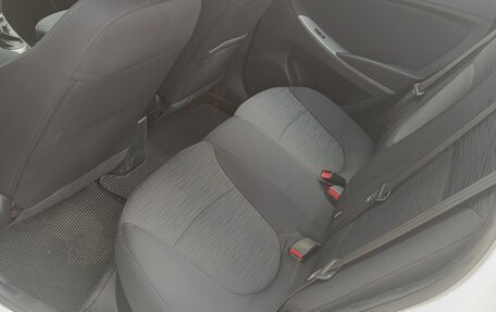 Hyundai Solaris II рестайлинг, 2015 год, 750 000 рублей, 10 фотография
