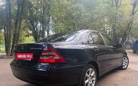 Mercedes-Benz C-Класс, 2006 год, 550 000 рублей, 4 фотография