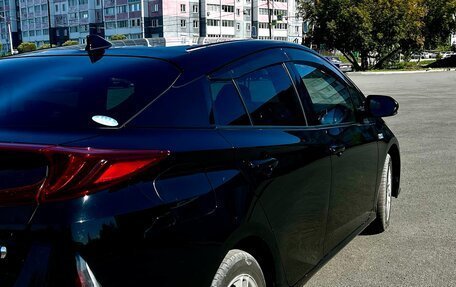 Toyota Prius IV XW50, 2017 год, 2 150 000 рублей, 3 фотография