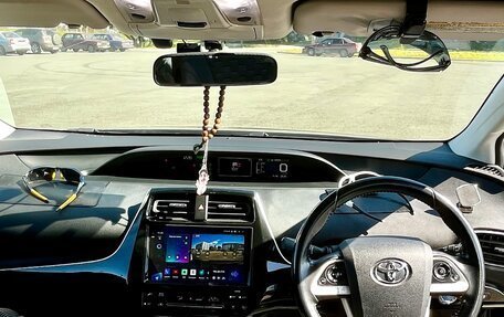 Toyota Prius IV XW50, 2017 год, 2 150 000 рублей, 9 фотография