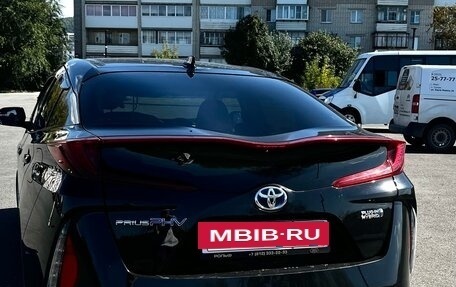 Toyota Prius IV XW50, 2017 год, 2 150 000 рублей, 4 фотография