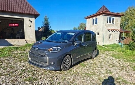 Toyota Sienta, 2023 год, 1 440 000 рублей, 1 фотография