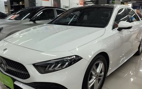 Mercedes-Benz A-Класс, 2022 год, 2 300 000 рублей, 3 фотография