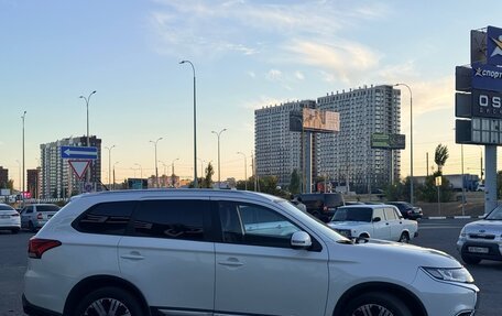 Mitsubishi Outlander III рестайлинг 3, 2016 год, 1 450 000 рублей, 5 фотография