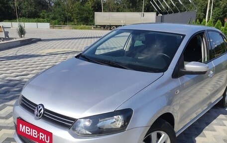 Volkswagen Polo VI (EU Market), 2013 год, 690 000 рублей, 2 фотография